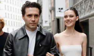 Brooklyn Beckham được khen hấp dẫn khi mặc giống bố